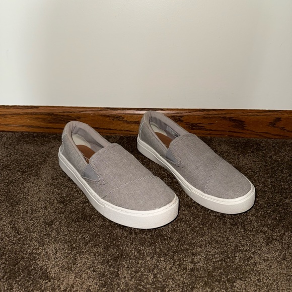 Toms Gray Slip-On Flats - Picture 1 of 3